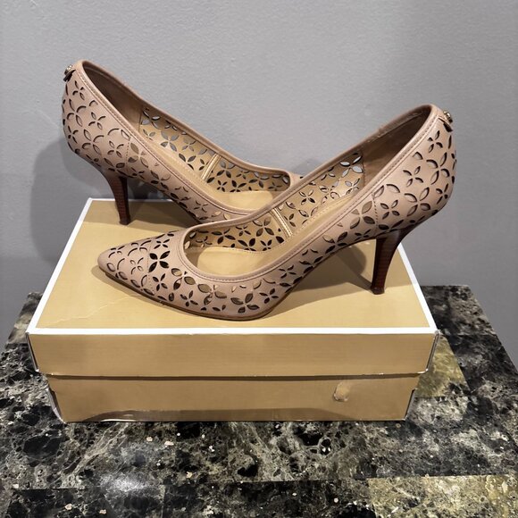 Micheal Kors Women's MK Flex Mid Perforated Pumps Nude SZ: 9M - Picture 2 of 16